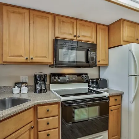 Fabulous Park Shore Condo